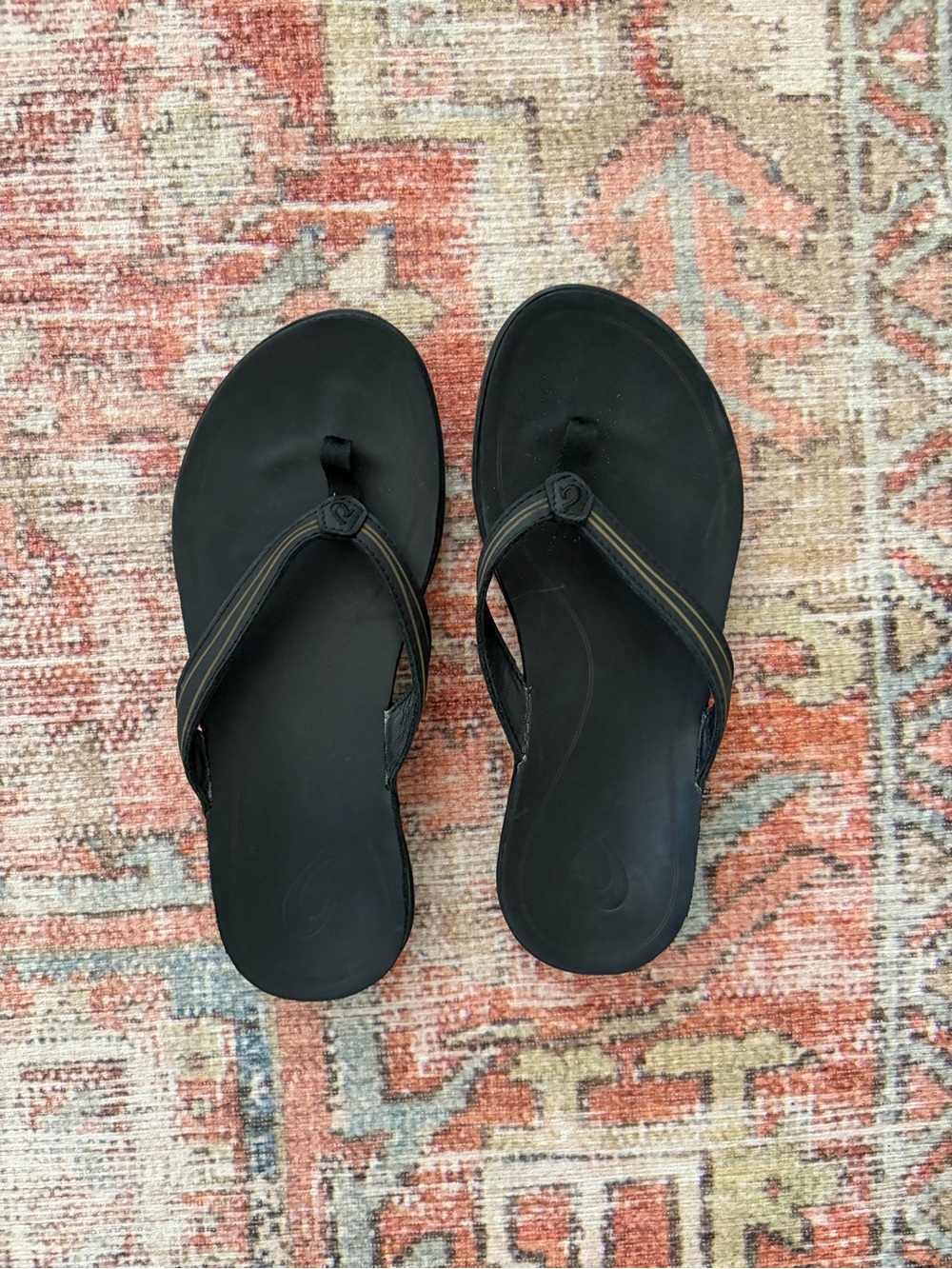 OluKai Black Flip-Flop Thong Sandals NWOT